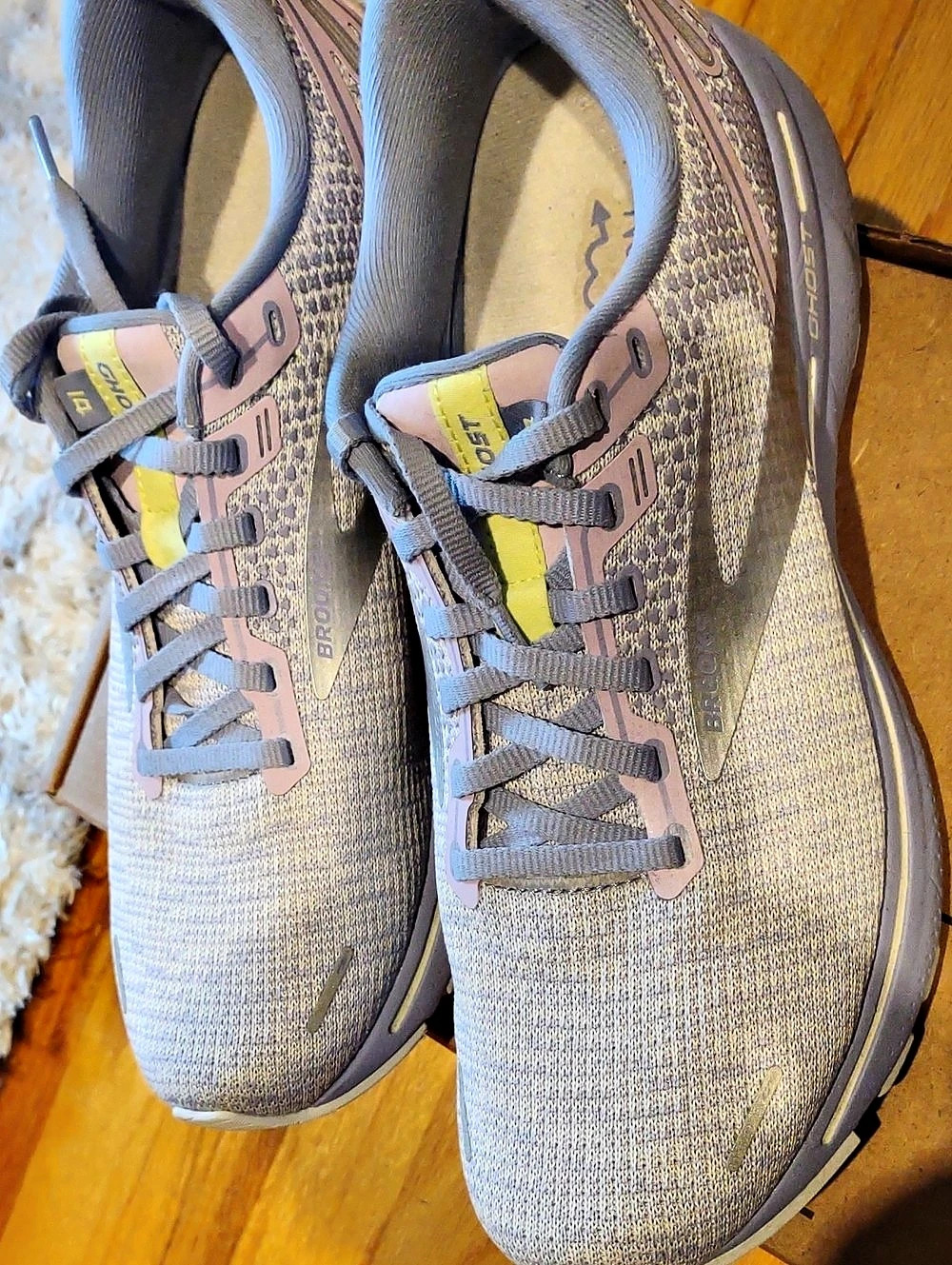 Brooks Ghost 14 Athletic Shoes US 10.5 Lavender & Light Gray